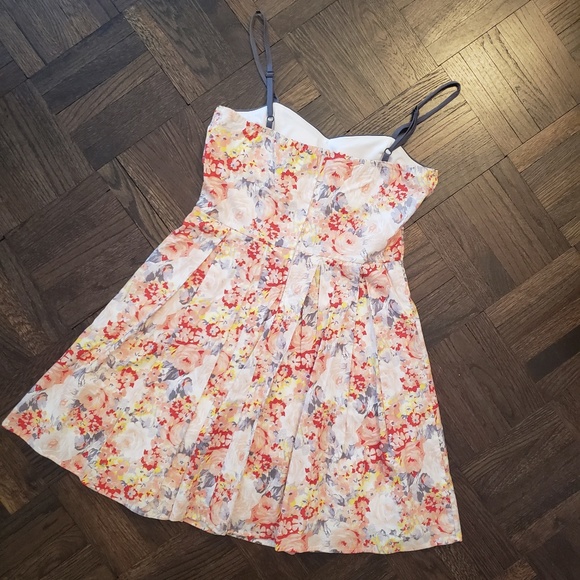 Sun dress flower print, back zip, tulle underskirt, adjustable strap… - Picture 3 of 7